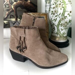 White Mountain Havana Tan Suede Ankle Boots Beaded Tassel Fringe Western Size 9